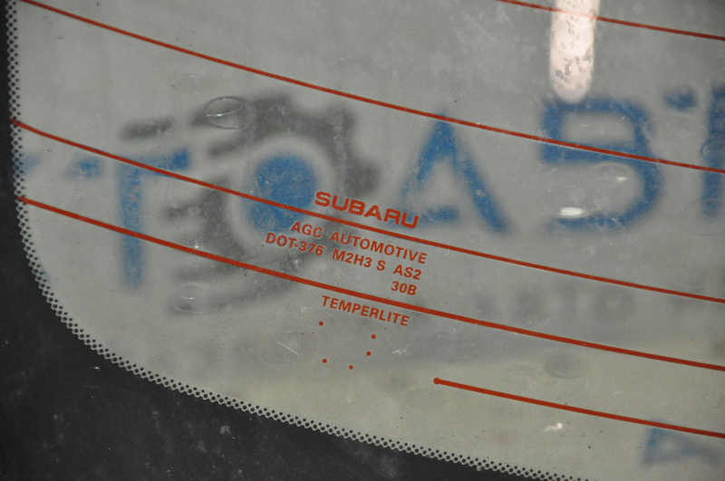 Subaru Legacy 15-19 rear window tinted, scratches, air under tinted, no contact