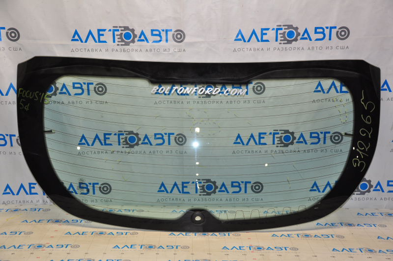 Rear glass of the trunk door Ford Focus mk3 15-18 rest 5d scratches, scratch from the wiper