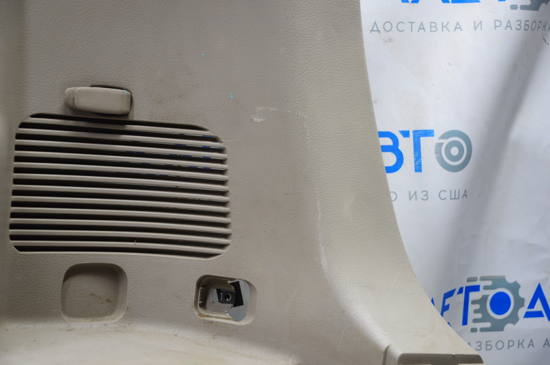 Right arch trim Kia Sorento 10-15 beige, scratches, broken crepe, crack, whitened plastic, without plugs