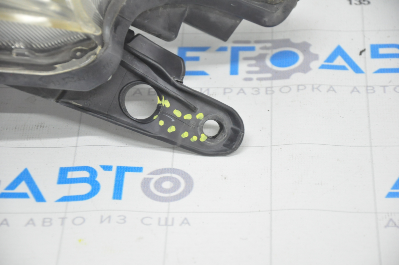 Headlight front right Toyota Prius V 12-14 bare prerest halogen, for polishing, broken fastener