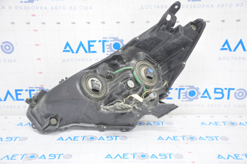 Headlight front right Toyota Prius V 12-14 bare prerest halogen, for polishing, broken fastener