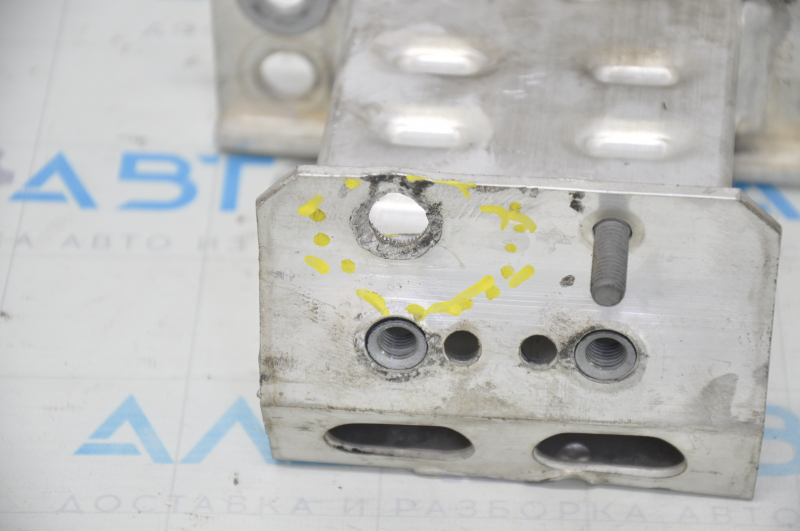 Front bumper reinforcement fang left Toyota Prius V 12-14 pre-rest, the mounting bushing is torn off