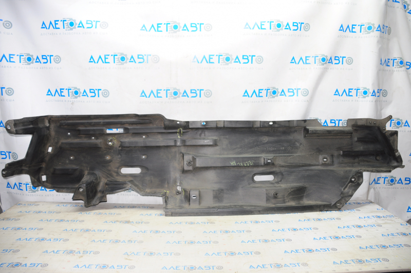 Right underbody protection Jeep Cherokee KL 14-18 tears, dented
