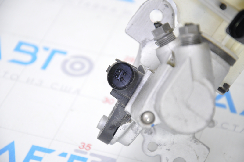 Master brake cylinder with reservoir Audi A3 8V 15-20 4d with cover