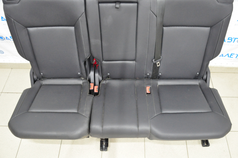 Rear row of seats 2nd row VW Atlas 18 - leather, black, crack, missing pad