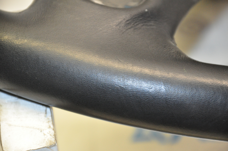 Naked steering wheel Jeep Cherokee KL 14 - black leather, no heating, dents, no pad, torn fasteners