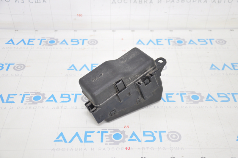 Relay unit under hood right Toyota Camry v40 hybrid crack on cover