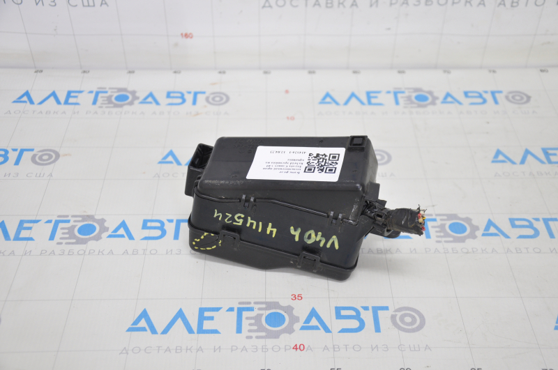 Relay unit under hood right Toyota Camry v40 hybrid crack on cover