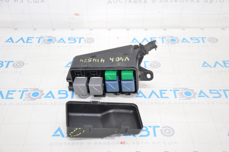 Relay unit under hood right Toyota Camry v40 hybrid crack on cover