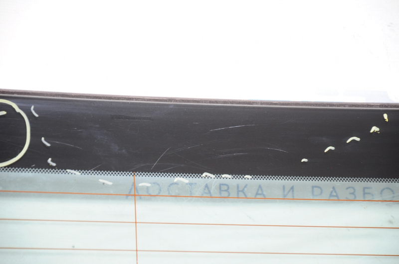 Rear glass Toyota Avalon 13-18 scratches