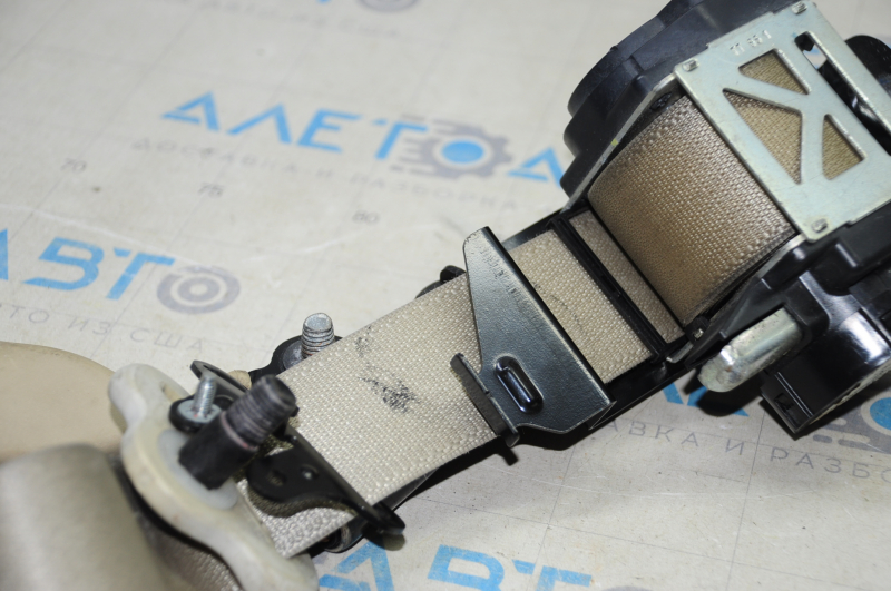 Driver's seat belt Ford Fusion mk5 13-16 beige, shot, for dry cleaning, cracks on the fastening