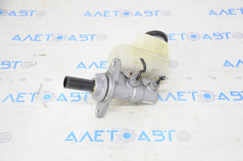 Master brake cylinder with reservoir Lexus NX200t NX300 15-21 with cover