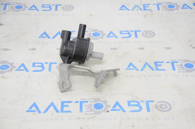 Lexus NX200t NX300 NX300h 15-21 Intake Solenoid Valve with Bracket