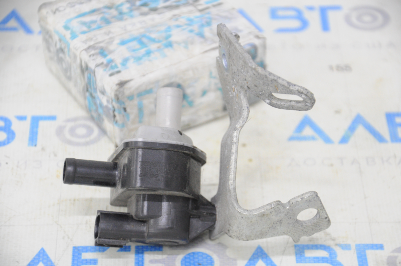 Lexus NX200t NX300 NX300h 15-21 Intake Solenoid Valve with Bracket