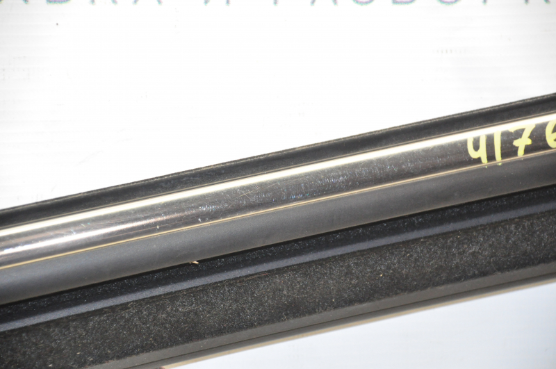 Upper rear right door molding Jeep Cherokee KL 14 - chrome with glass seal, minor scratches