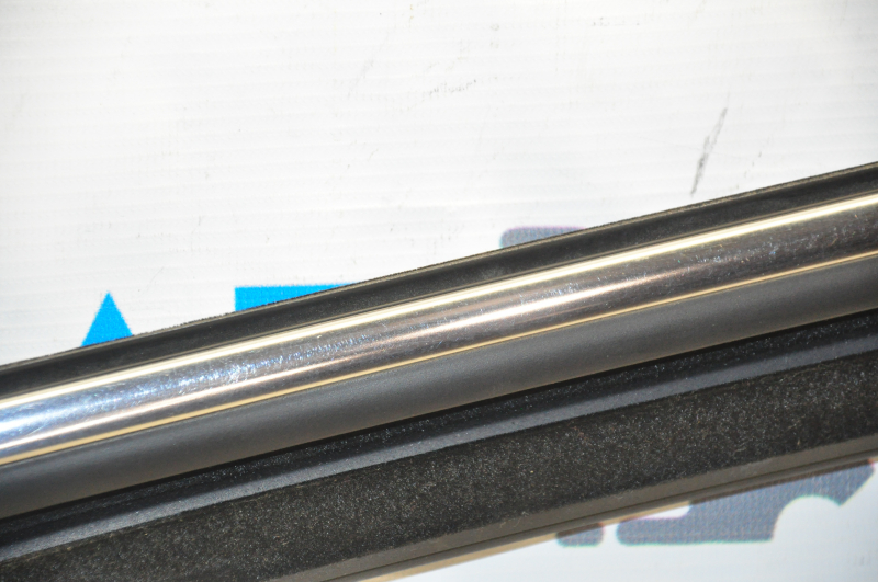 Upper rear right door molding Jeep Cherokee KL 14 - chrome with glass seal, minor scratches