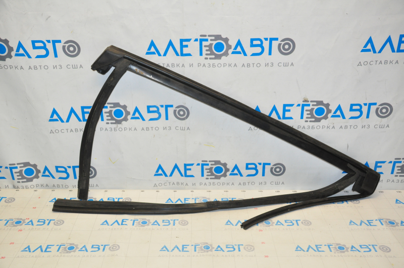 Glass seal rear left Lincoln MKX 16- with upper chrome molding, scratches, for polishing