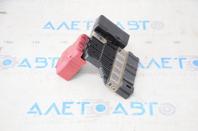 Positive terminal Nissan Rogue 14-20 with cover