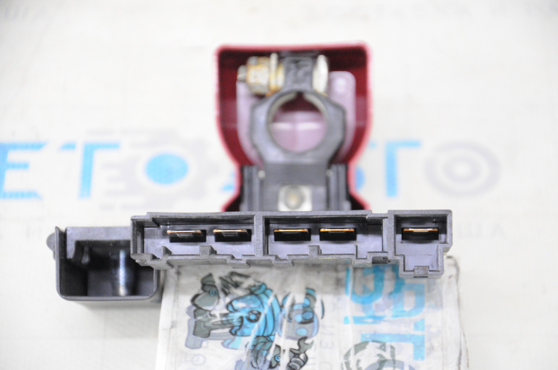 Positive terminal Nissan Rogue 14-20 with cover