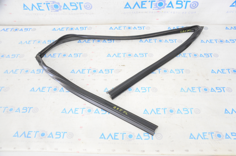 Front left windshield seal for Infiniti G25 G35 G37 4d 06-15