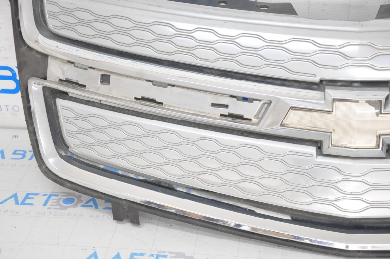 Grille radiator grill with emblem Chevrolet Volt 11-15 sand, emblem is glued