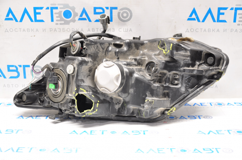 Headlight front right Nissan Rogue 14-16 bare halogen hole in housing, broken fasteners, crack, needs polishing