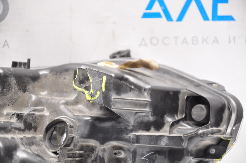 Headlight front right Nissan Rogue 14-16 bare halogen hole in housing, broken fasteners, crack, needs polishing