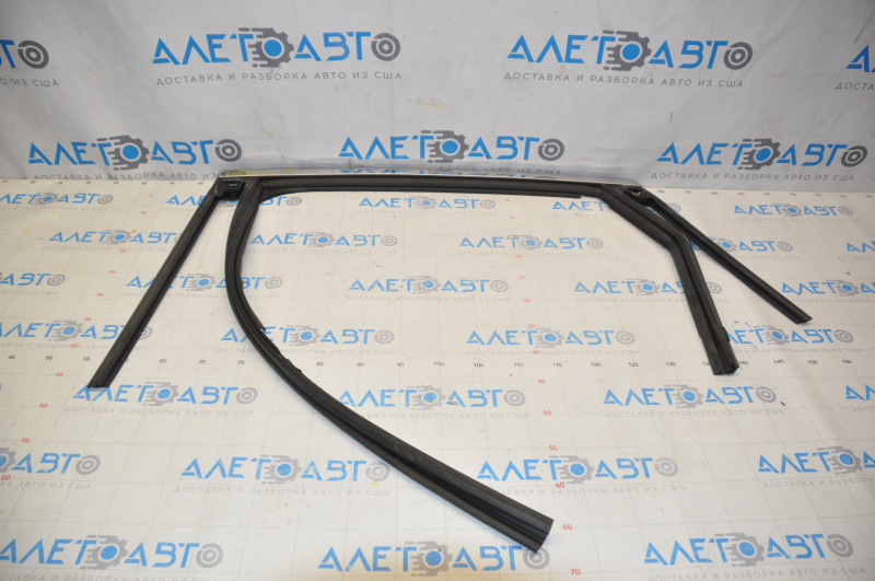 Upper rear left door molding Ford Escape MK4 20- chrome, with glass seal, minor scratches, for polishing