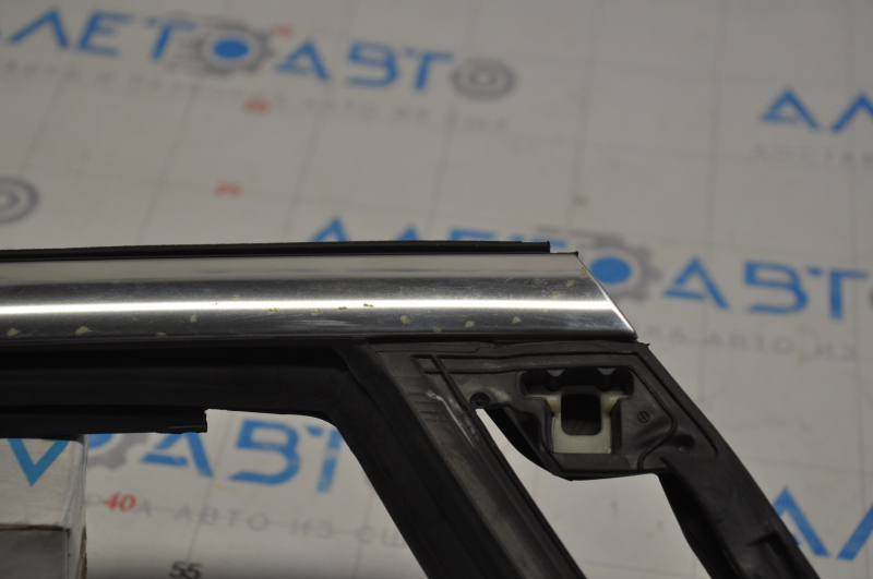 Upper rear left door molding Ford Escape MK4 20- chrome, with glass seal, minor scratches, for polishing