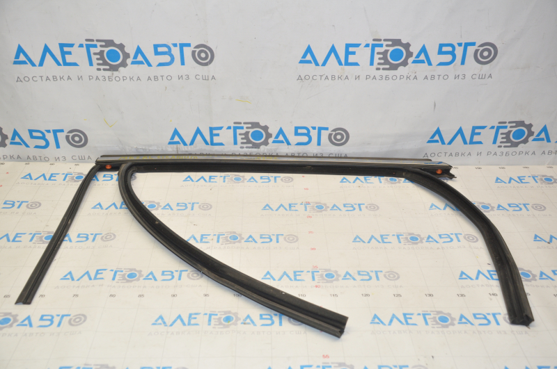 Upper rear left door molding Ford Fusion mk5 13-20 chrome with glass seal, scratches, for polishing