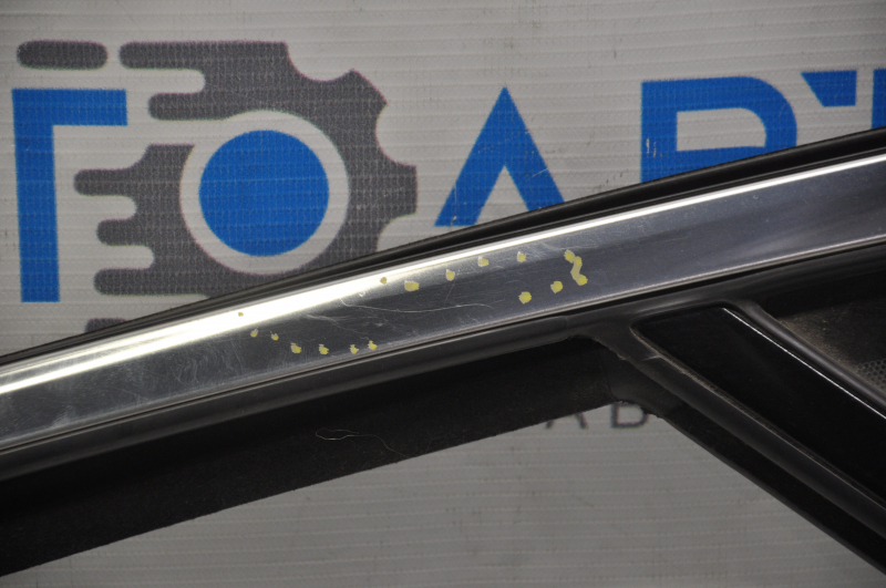 Glass seal front right Lincoln MKX 16- with upper chrome molding, glass triangle, scratches, bent