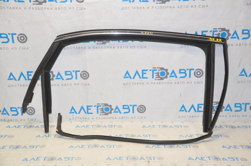 Upper rear right door molding VW Passat b7 12-15 USA chrome with glass seal, minor scratches