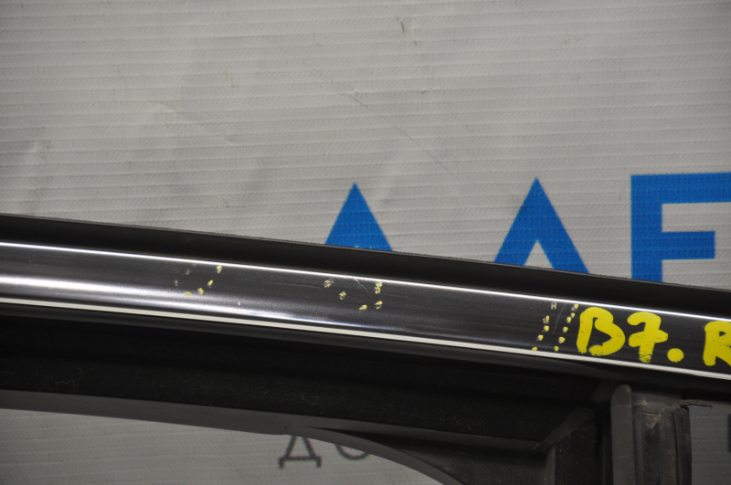 Upper rear right door molding VW Passat b7 12-15 USA chrome with glass seal, minor scratches