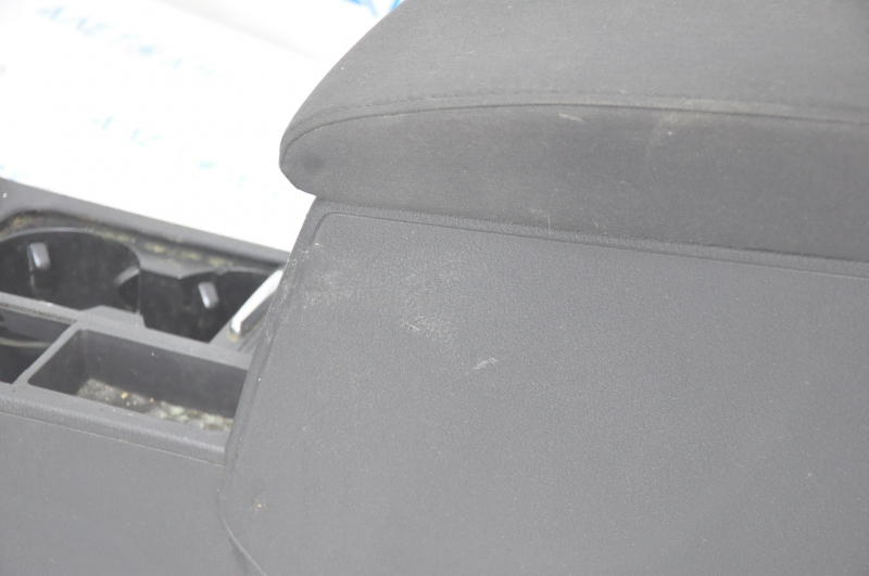 Central console armrest and cup holder VW Tiguan 09-17 black cloth, chemically treated, broken air duct deflectors, scratches