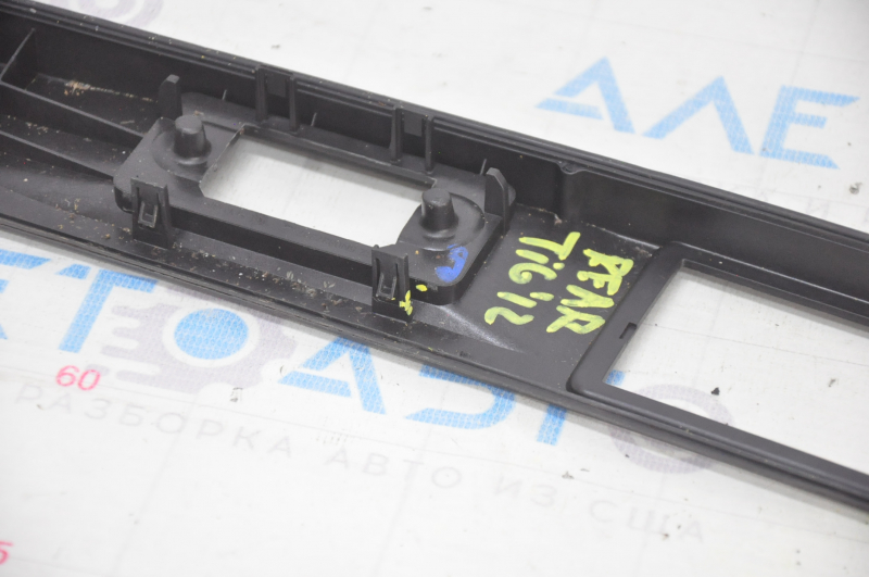 VW Tiguan 09-17 trunk door number plate light strip crack
