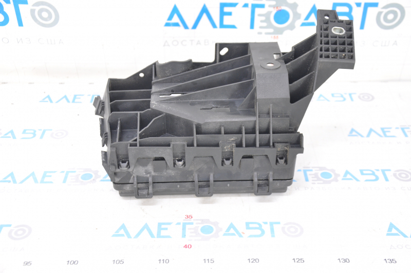 Ford Fusion mk5 13-16 underhood fuse box with housing
