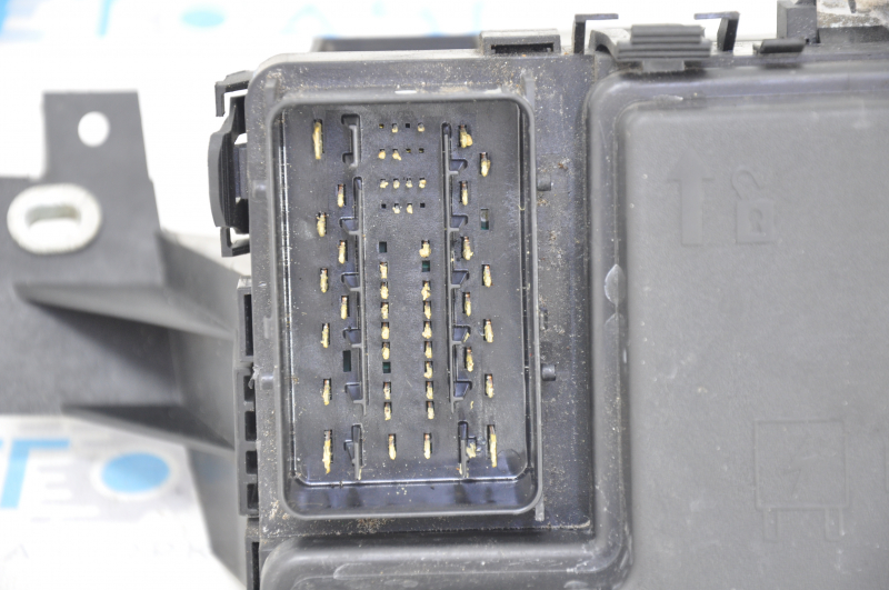 Ford Fusion mk5 13-16 underhood fuse box with housing