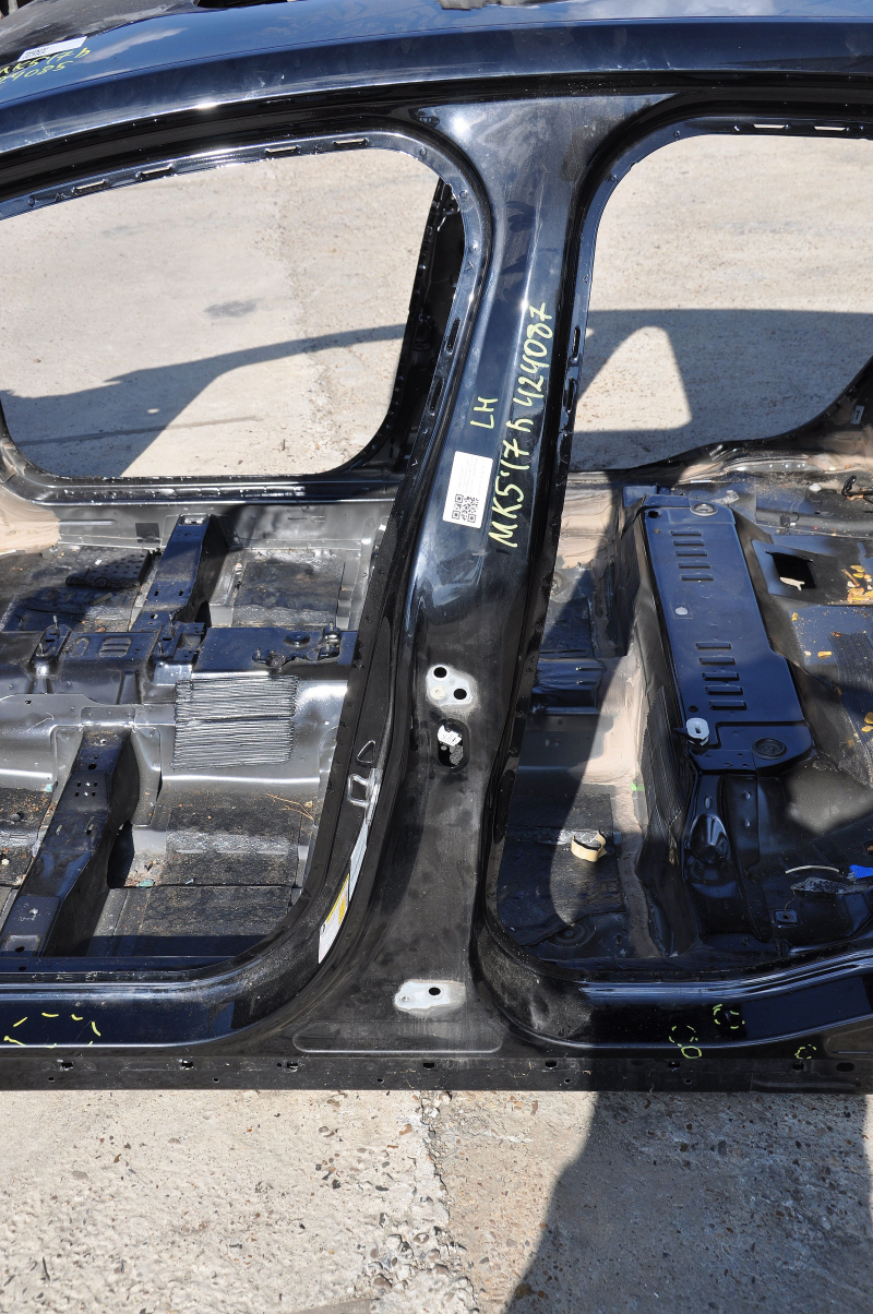Body pillar central left Ford Fusion mk5 13-20 on the body, painted