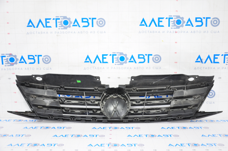 Radiator grill VW Jetta 15-18 USA with badge, with chrome, bumps on chrome, peeling varnish