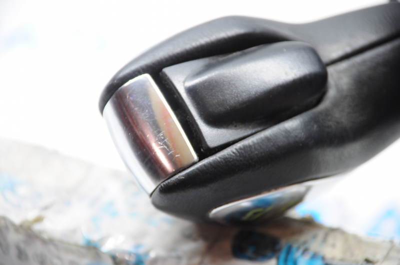 Gear knob with shifter cover Ford Focus mk3 11-14 prerest, Sport, black leather, gray cover, scratches
