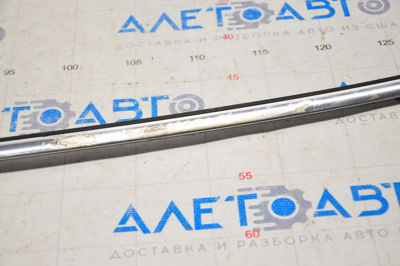 Upper door molding front right Hyundai Sonata 15-19 glue, scratches