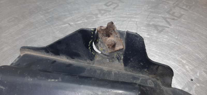 Rear left fender liner Mitsubishi Outlander 14-21 plastic, rear part, broken mount