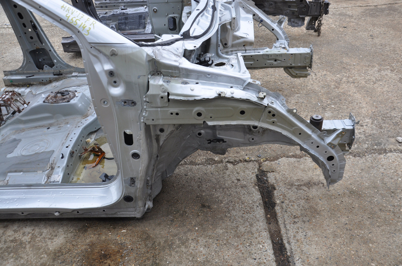 Front right quarter Honda HR-V 16-22 silver on the body