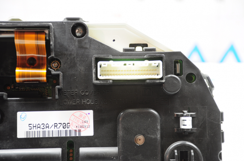 Instrument cluster Nissan Rogue 14-16 usa cracks, needs polishing