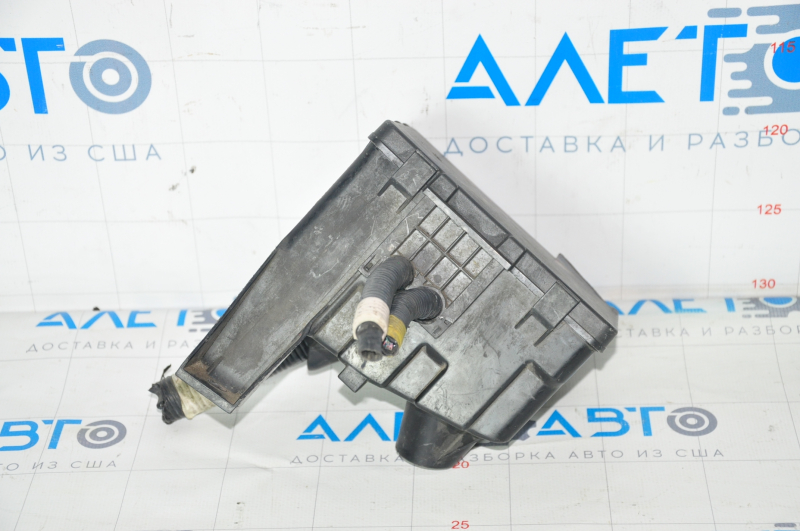 Nissan Pathfinder 13-20 rear left underhood fuse box, crack on cover