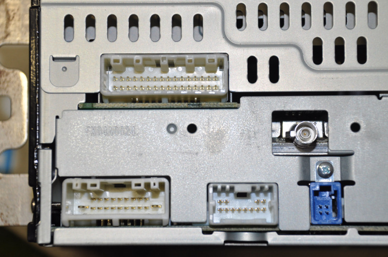 Tape recorder, radio, player Nissan Leaf 13-15, scratches on the monitor
