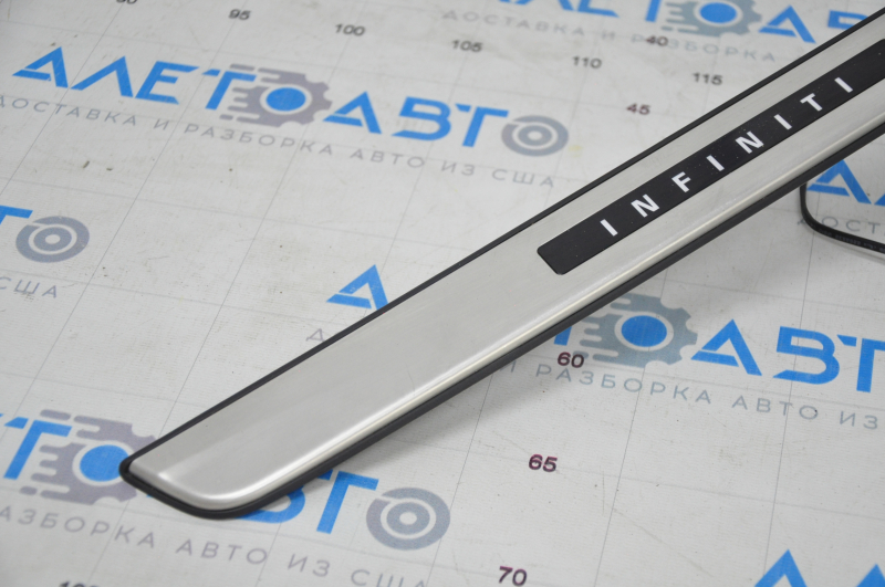 Door sill trim front right outer Infiniti QX30 17- with chrome, with backlight, scratches