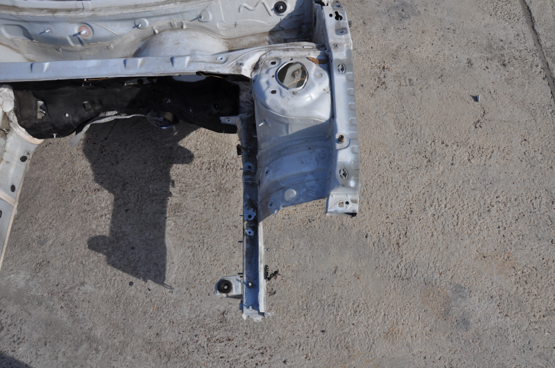 Front left quarter Infiniti QX30 17- on the body, white, dented