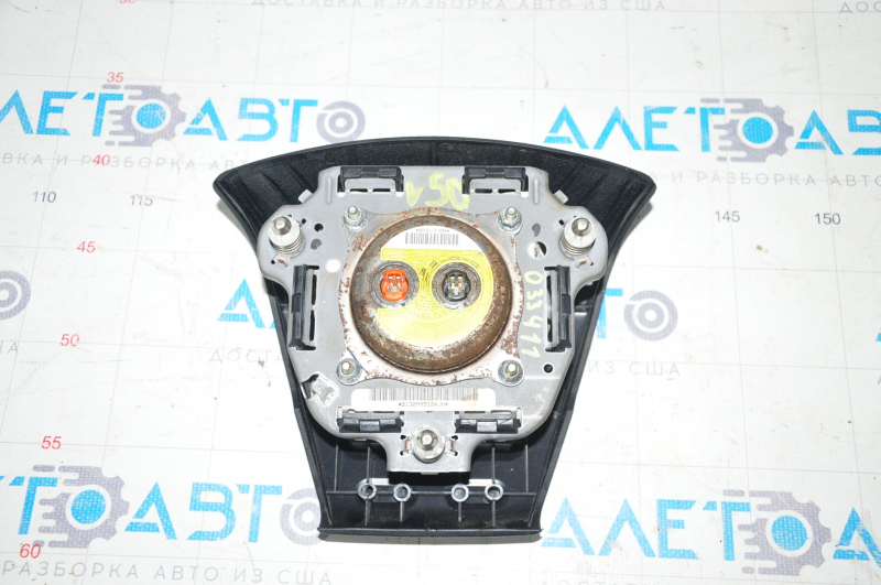 Airbag in the driver's steering wheel of a Toyota Camry V50 12-14 USA LE, chrome plated, rusty pyrotechnics
