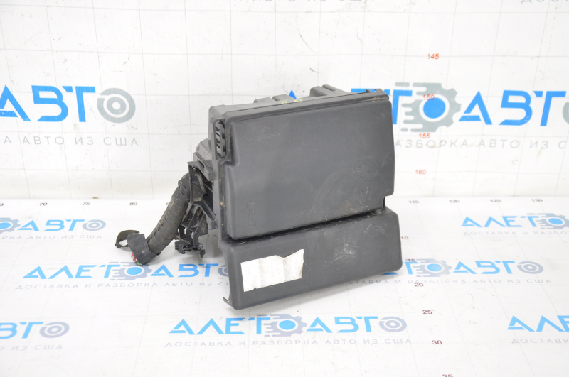 VW Passat B8 16-19 USA underhood fuse box assembly